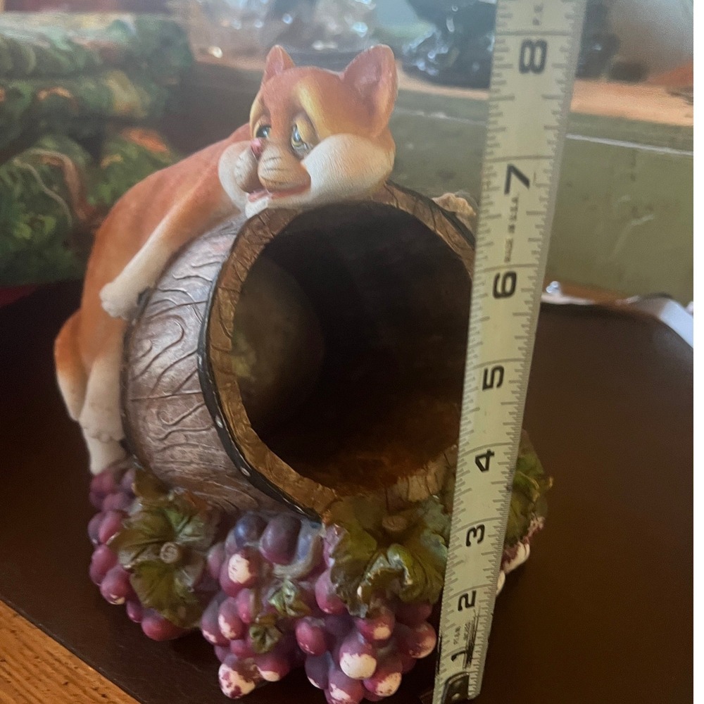 Vintage Whimsical Cat Wine Bottle Holder Resin Tipsy Kitty Vinyard Kitchen Decor - Picture 13 of 13